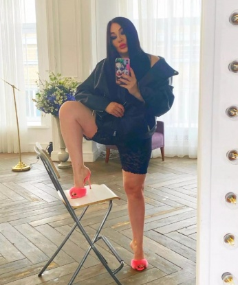 💋 У меня для тебя есть множество возможностей, чтобы погрузиться в мир страсти и удовольствия. 🌟 Мои услуги позволят вам расслабиться и насладиться великолепным времяпровождением. 💃 Страстные эмоции и жгучий экстаз - вот что я гарантирую в своей компании. 💥 Мои отзывы подтверждают мою незабываемую энергию и мастерство. 🌹 Со мной каждая встреча становится ярким и запоминающимся событием. 📸 Фото на моем профиле отражают мою естественную красоту, которая только добавляет очарования и интриги моей личности. 🌟 Позвольте себе погрузиться в океан блаженства, проведя незабываемое время со мной в Москве! 💖 Алена